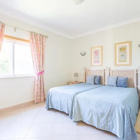 Villa Lote 50 At Boavista Lagos